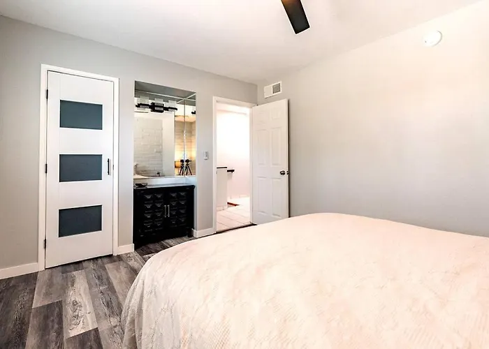 Alegria Corner - Charming Dog-friendly, 2br-1ba With Pool, Mountain Views Apartment