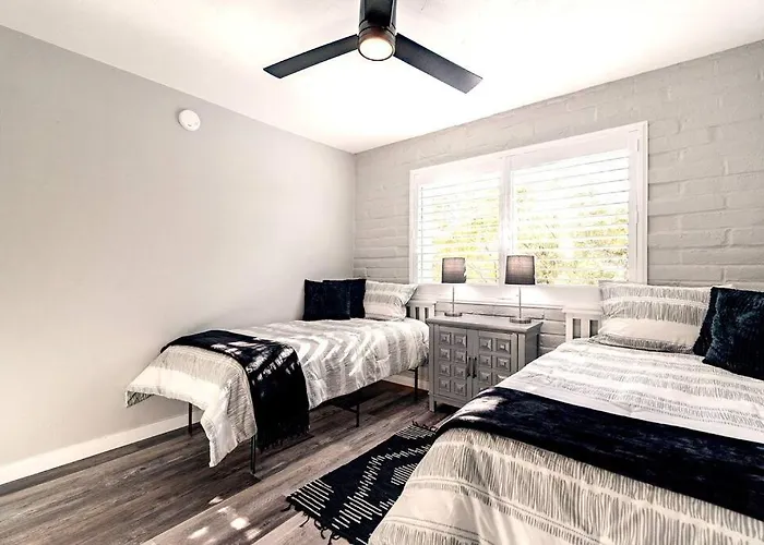 Alegria Corner - Charming Dog-friendly, 2br-1ba With Pool, Mountain Views Tucson