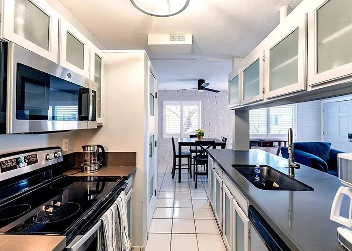 Alegria Corner - Charming Dog-friendly, 2br-1ba With Pool, Mountain Views Apartment *