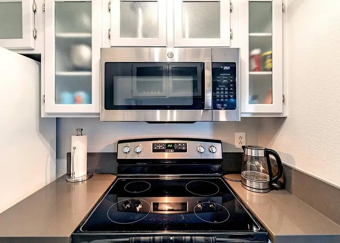 Apartment Alegria Corner - Charming Dog-friendly, 2br-1ba With Pool, Mountain Views
